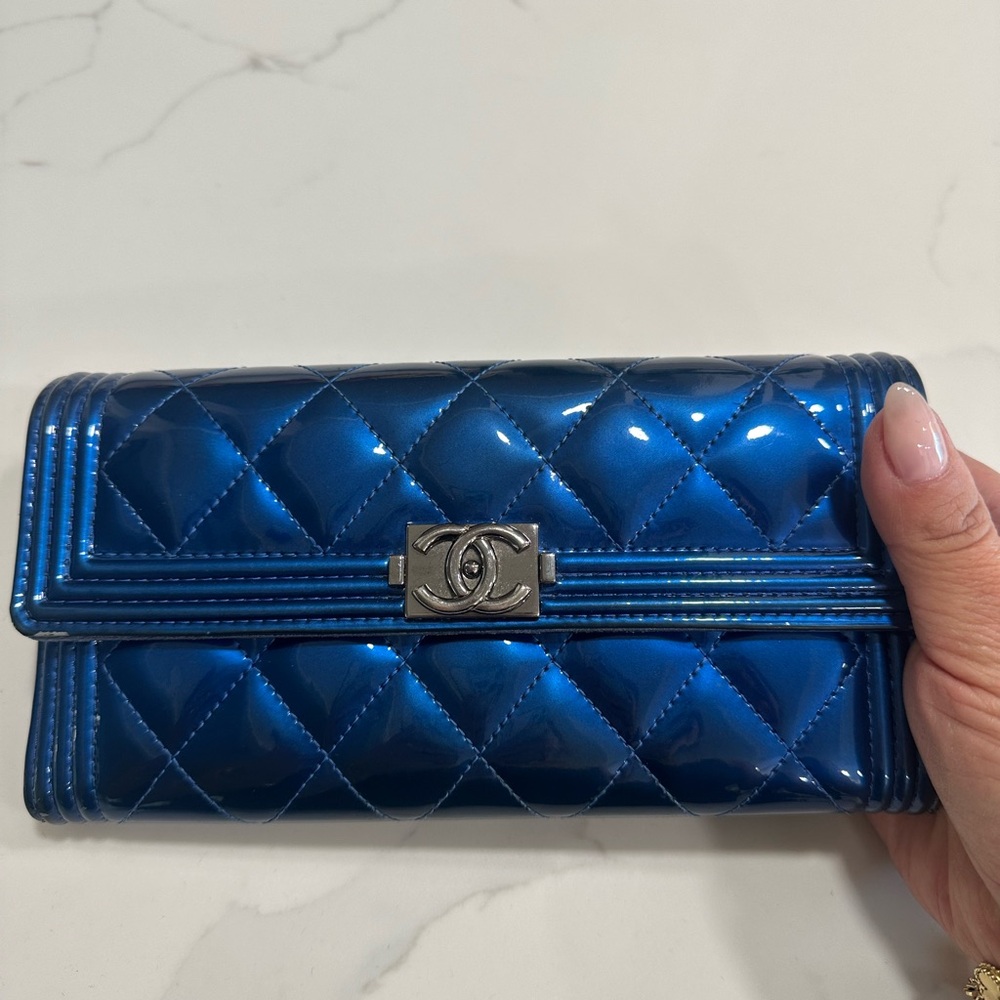 CHANEL Le Boy Metallic Blue Quilted Wallet Authentic ‼️